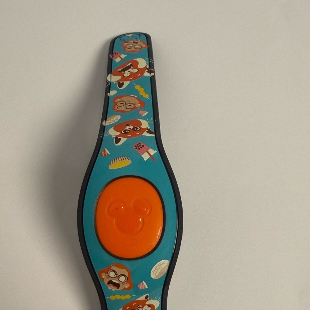 Disney Parks Turning Red Panda MagicBand Magic Band LE 4000 USED READ - Picture 2 of 8